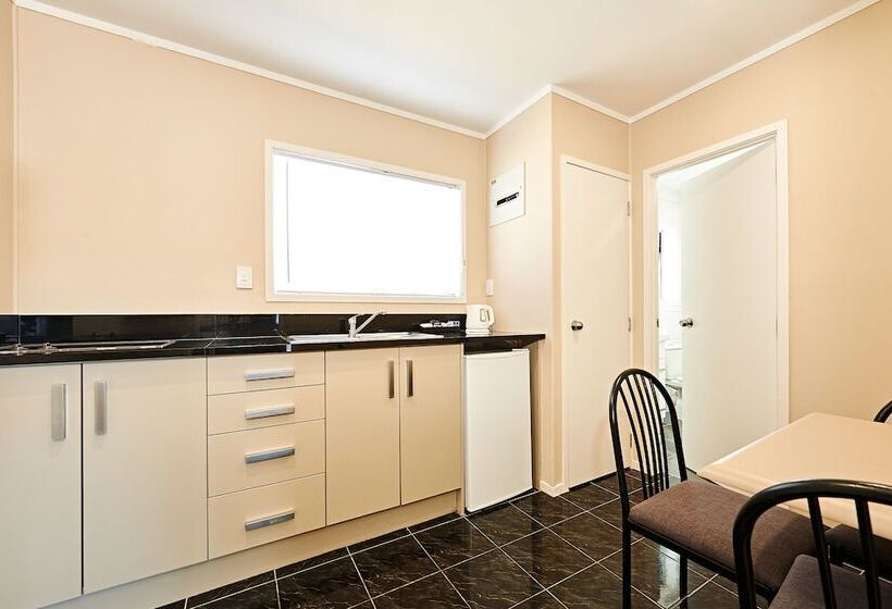 בית מלון כפרי Auckland Airport Lodge