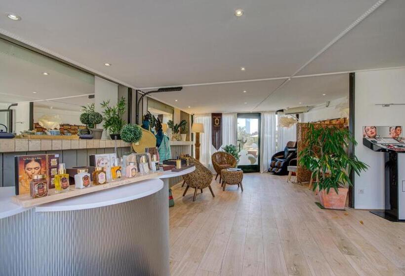 Отель Bastide & Spa  Villa De Lourmarin