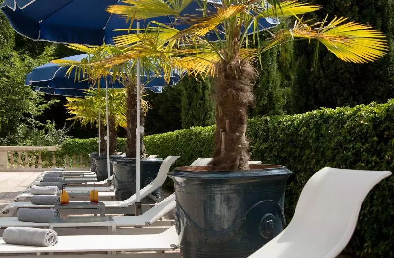 Отель Domaine Et Golf De Vaugouard  La Maison Younan