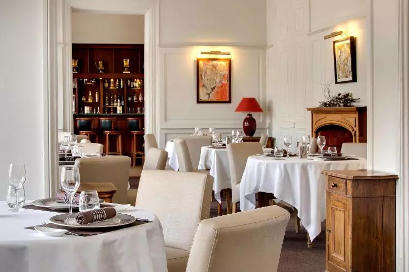 Отель Domaine Et Golf De Vaugouard  La Maison Younan