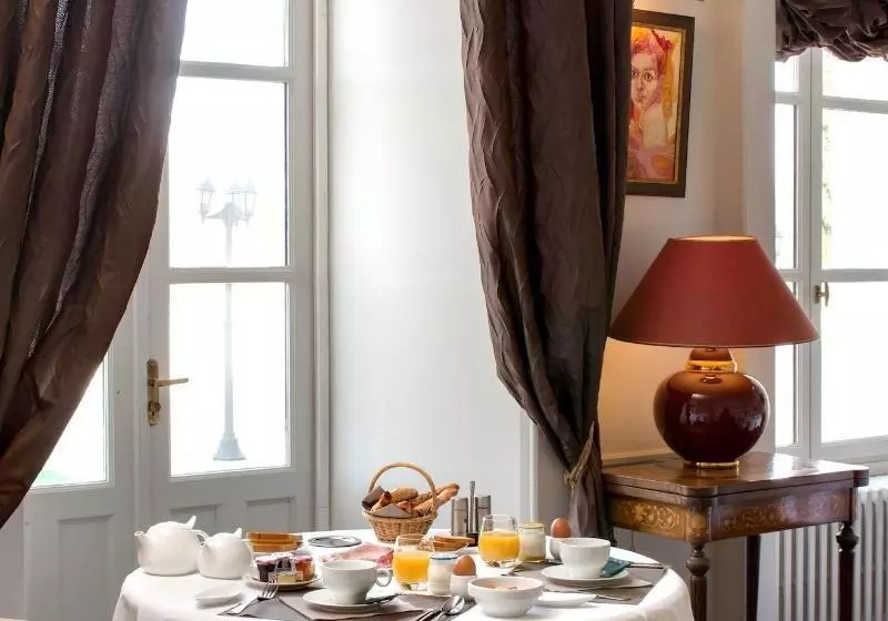 Отель Domaine Et Golf De Vaugouard  La Maison Younan