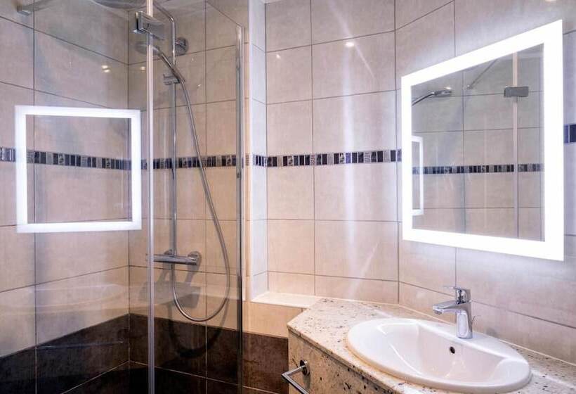 Отель Du Commerce Spa