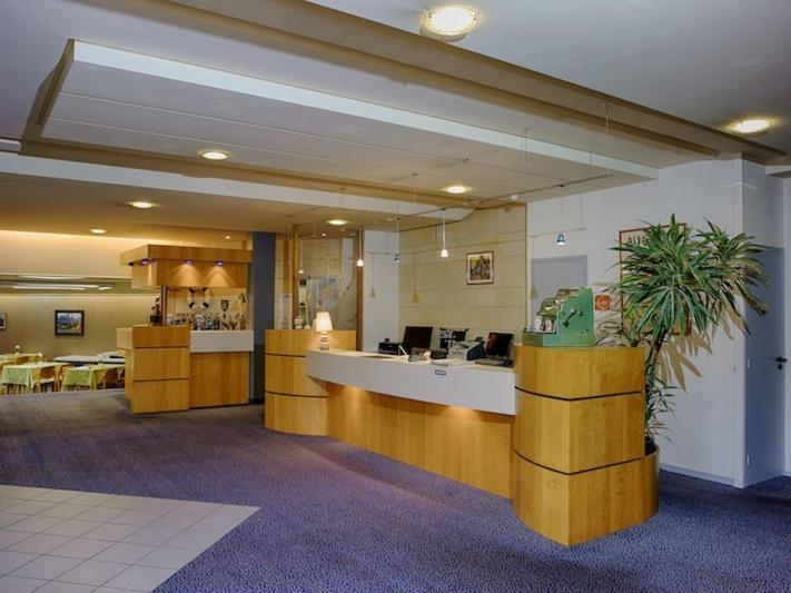 Hotel Hôtel Dupleix   Hyper Centre   Parking Et Garage Gratuit