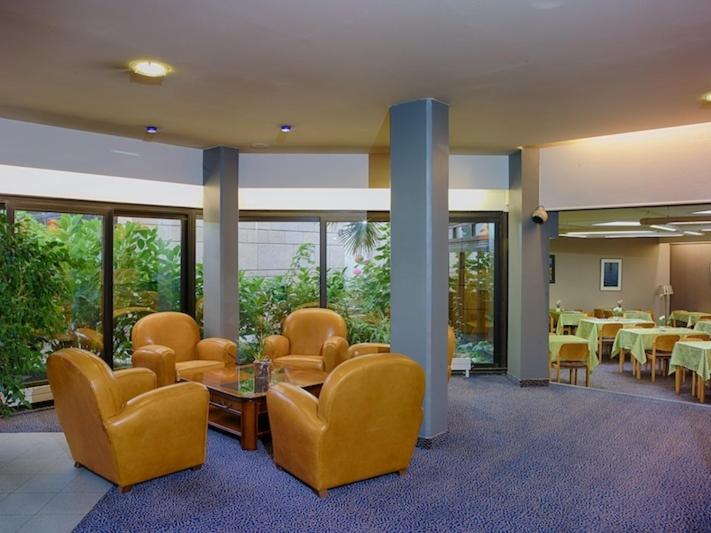 Hotel Hôtel Dupleix   Hyper Centre   Parking Et Garage Gratuit