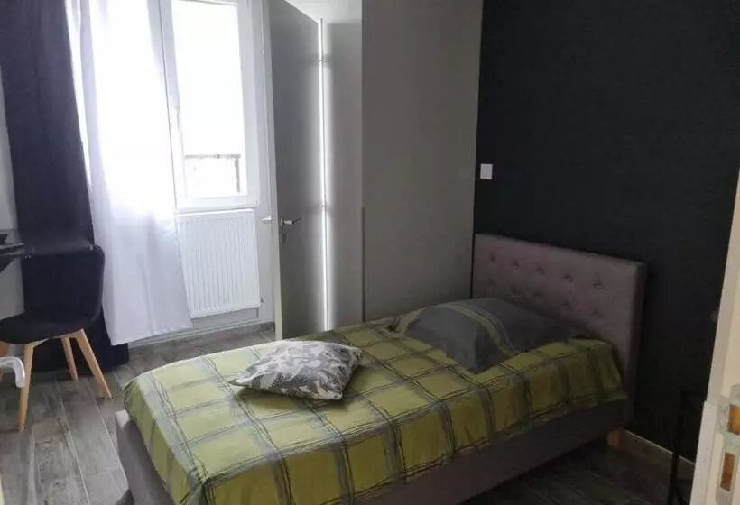 Отель Hôtel Restaurant Du Commerce