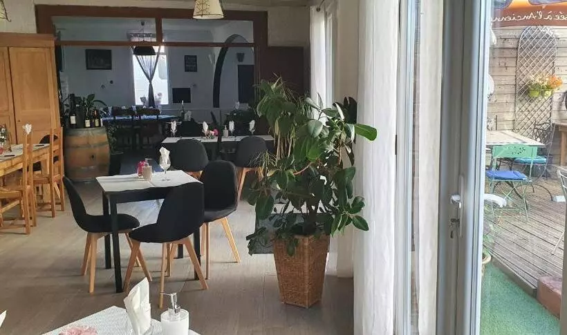 Отель Hôtel Restaurant Du Commerce