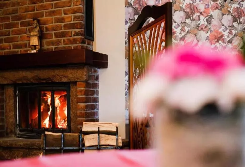 Отель Pod Lipami