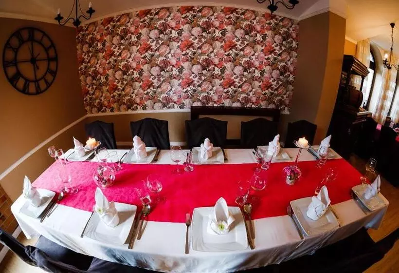 Отель Pod Lipami