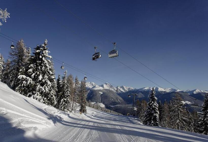 Majestic Hotel & Spa Resort