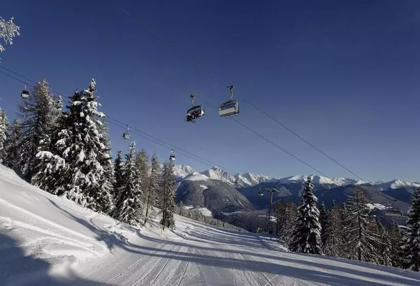 Majestic Hotel & Spa Resort