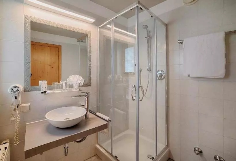 Majestic Hotel & Spa Resort