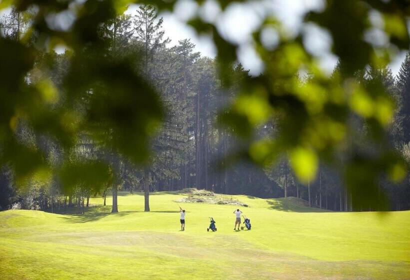 Majestic Hotel & Spa Resort