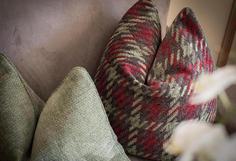 Majestic Hotel & Spa Resort