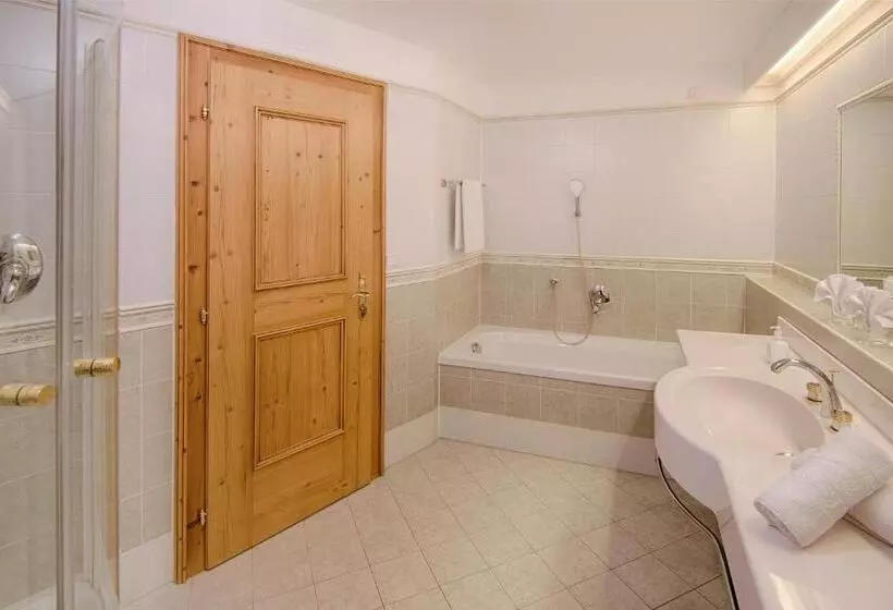 Majestic Hotel & Spa Resort