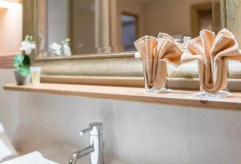 Majestic Hotel & Spa Resort