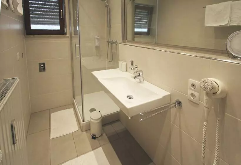 Пансион Gästehaus Alba Sie Bekommen Garantiert Eintrittskarten Für Den Europapark Und Für Rulantica über U