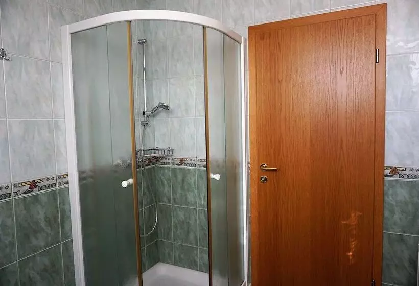 پانسیون Rooms & Apartments Pr Matjon