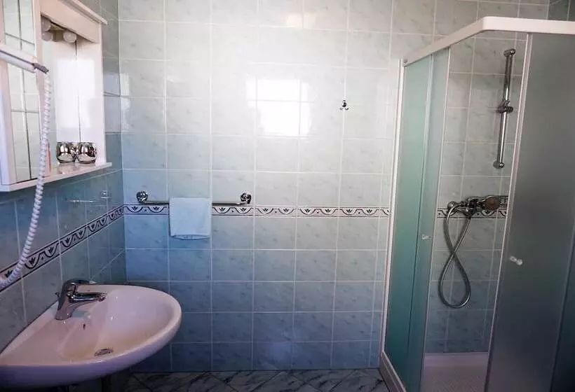 پانسیون Rooms & Apartments Pr Matjon