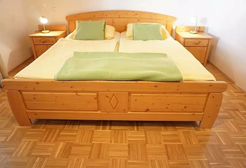 پانسیون Rooms & Apartments Pr Matjon