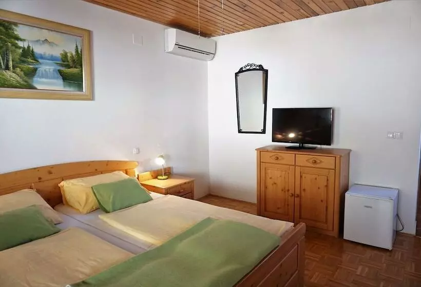 پانسیون Rooms & Apartments Pr Matjon