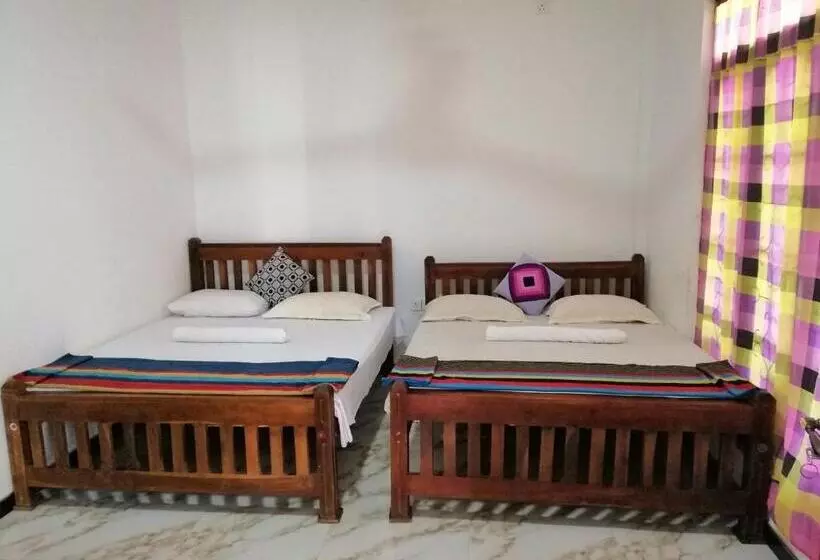 هتل Monkey Garden