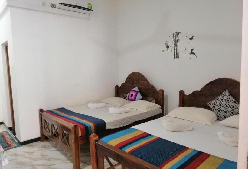 Отель Monkey Garden