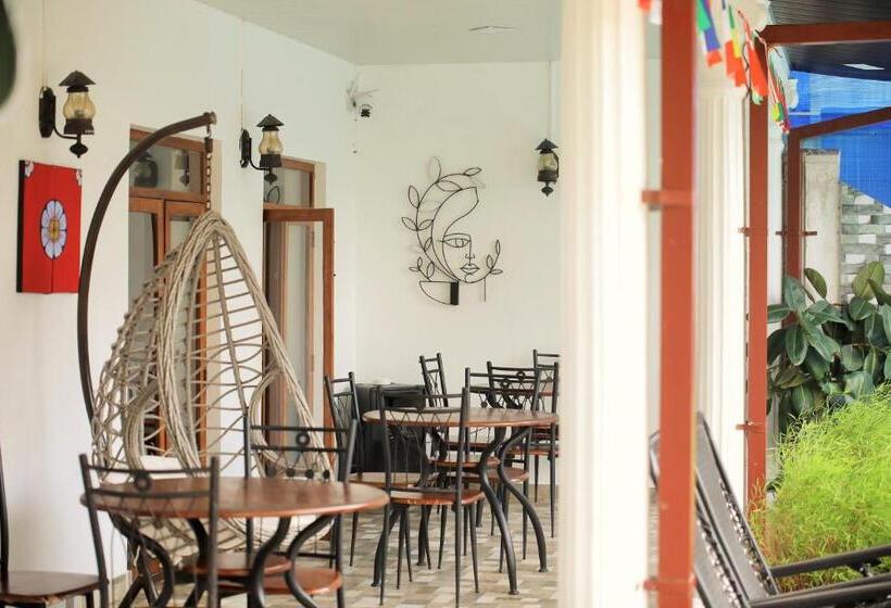 Пансион Andorra Tourist Resort Anuradhapura