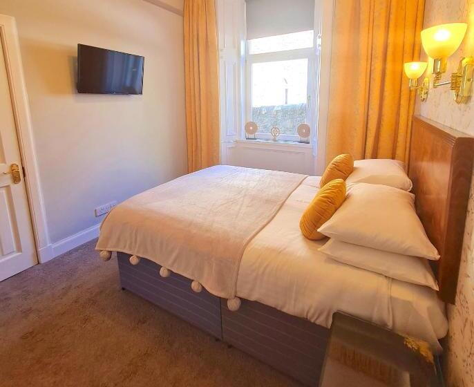 پانسیون Corriemar House