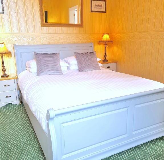 پانسیون Corriemar House