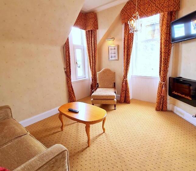 پانسیون Corriemar House