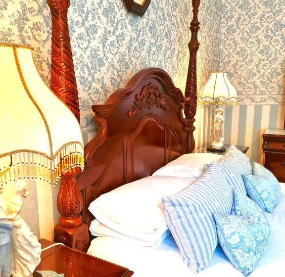 پانسیون Corriemar House