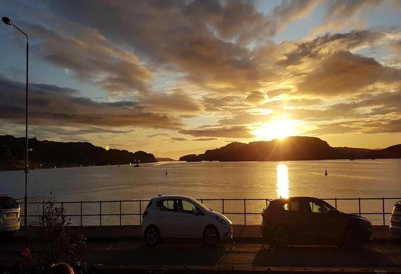 پانسیون Corriemar House