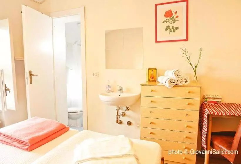 Santangela Hostel & Rooms