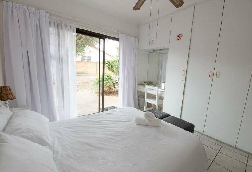 הוסטל Nothando Backpackers Lodge