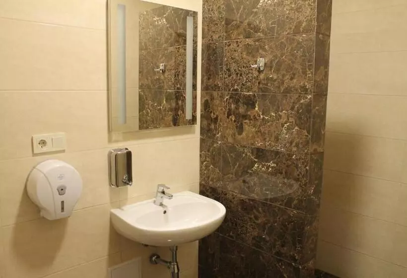 Aamiaismajoitus (B&B) Non Stop Economy