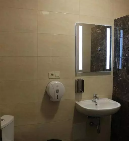 Aamiaismajoitus (B&B) Non Stop Economy