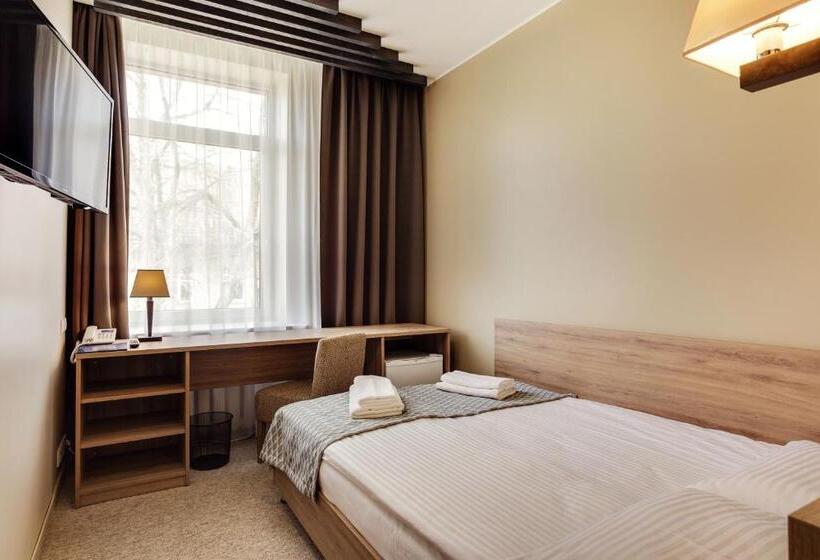 هتل Old Town Trio