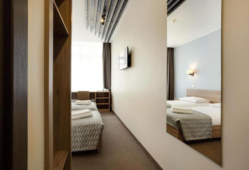 هتل Old Town Trio