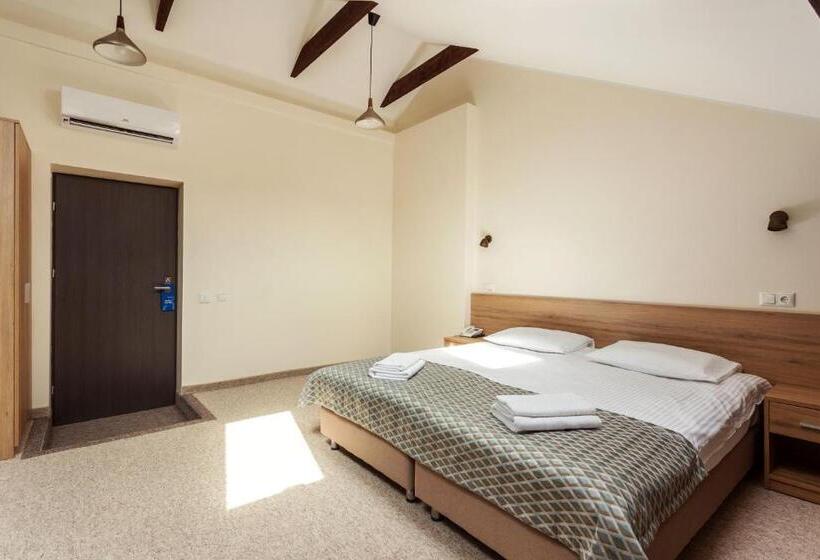 هتل Old Town Trio