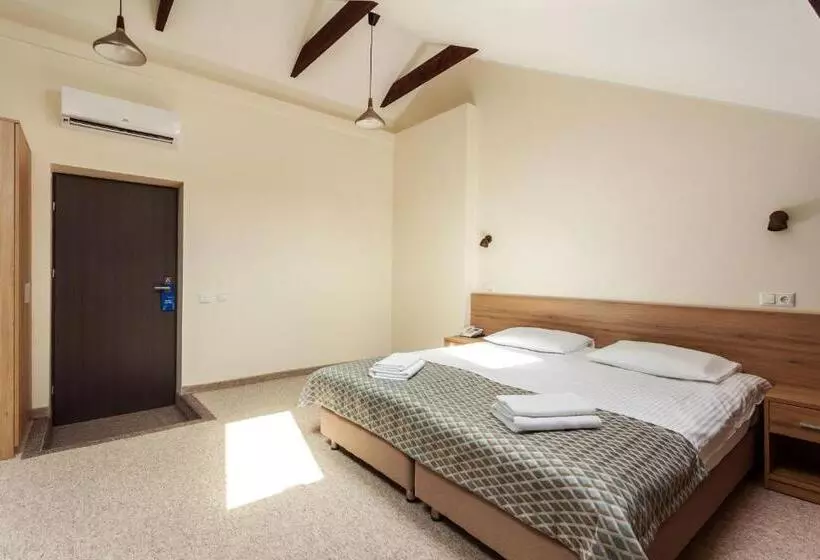 هتل Old Town Trio