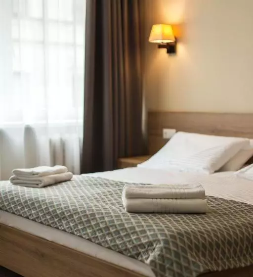 هتل Old Town Trio