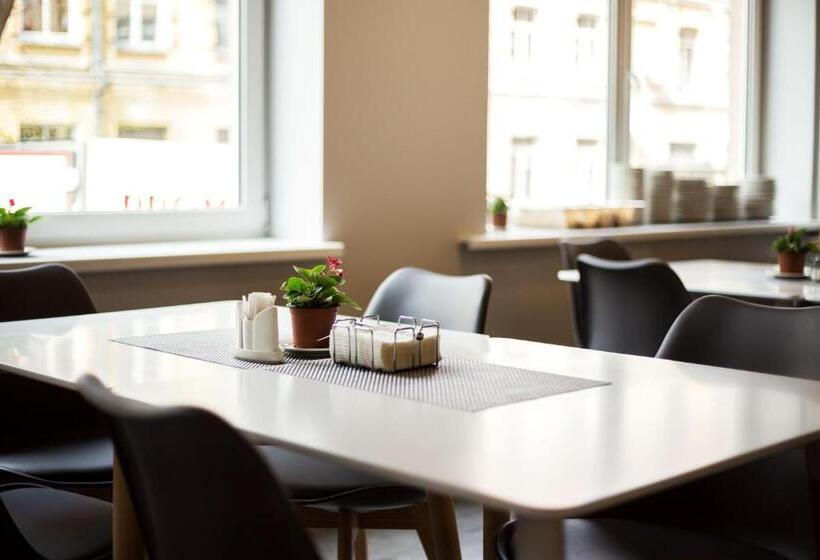 هتل Old Town Trio