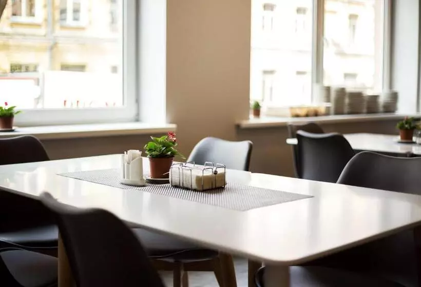 هتل Old Town Trio