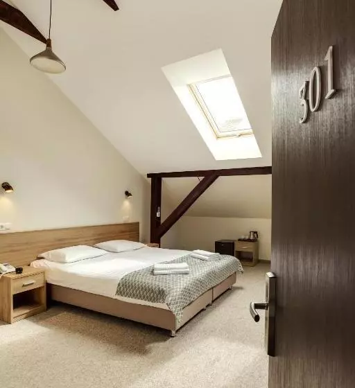 هتل Old Town Trio