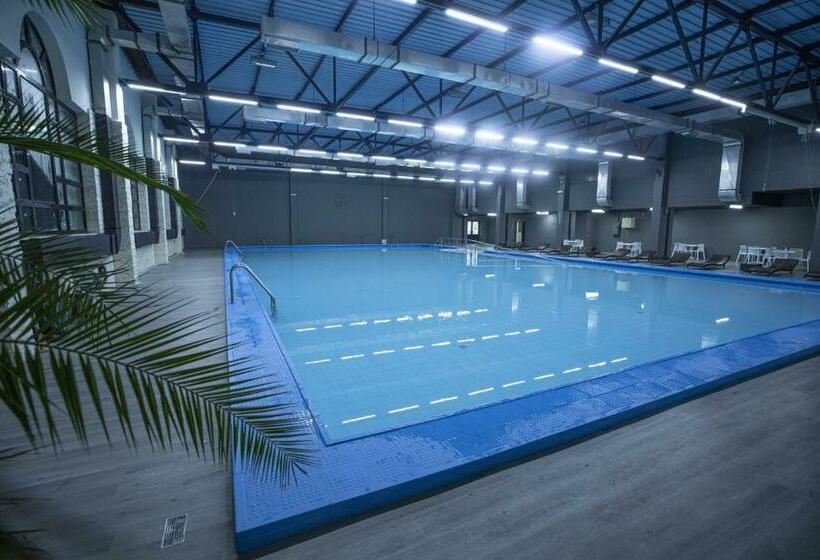 استراحتگاه Cross Health Spa Center