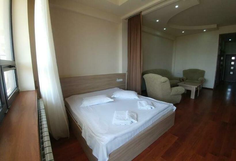 استراحتگاه Cross Health Spa Center