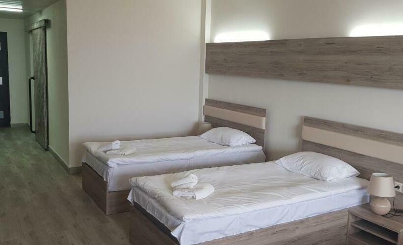 استراحتگاه Cross Health Spa Center