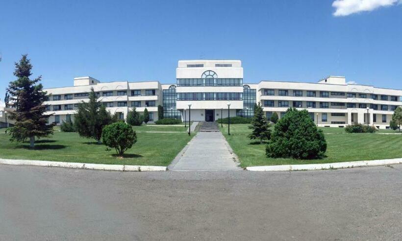 استراحتگاه Cross Health Spa Center