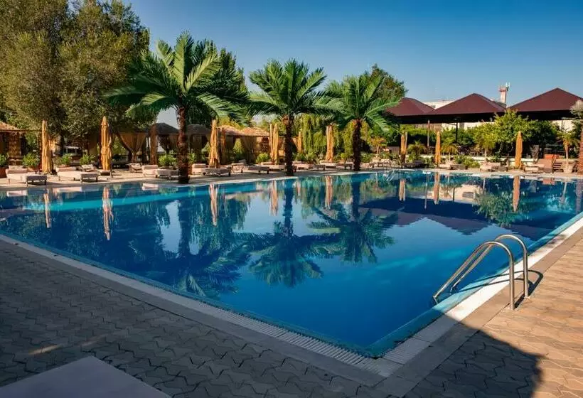 استراحتگاه Cross Health Spa Center