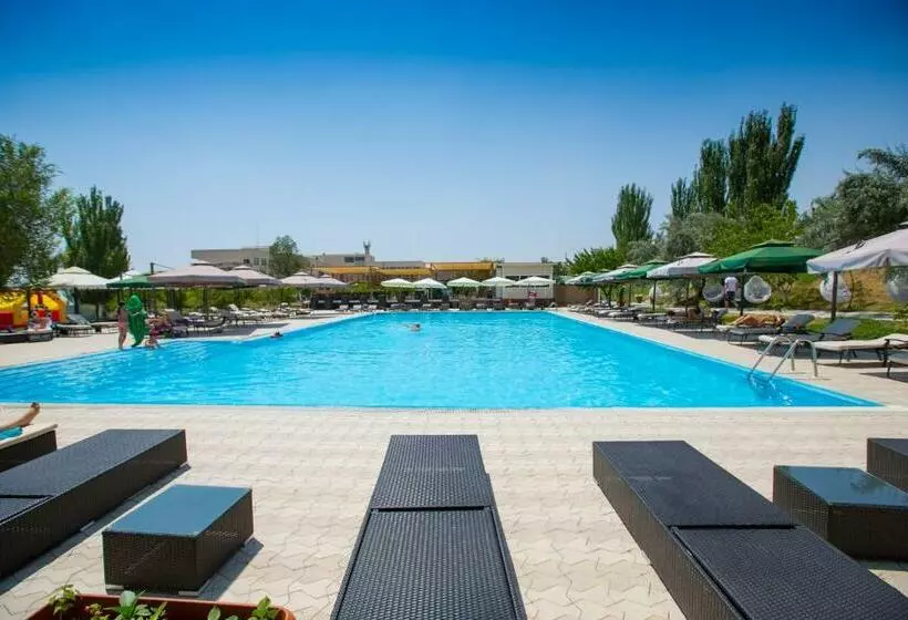 استراحتگاه Cross Health Spa Center
